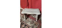 Petit banc repose pied bois massif gris ardoise.