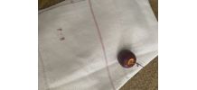 Nappe de vigneron en coton et chanvre blanc monogramme.