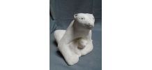 Sculpture d'une maman ours et son ourson...