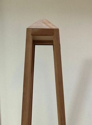 Vitrine pyramidale sur socle