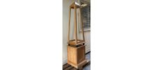 Vitrine pyramidale sur socle