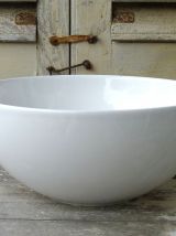 Grand saladier en porcelaine blanche