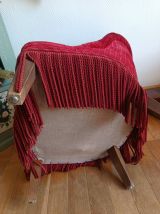 Fauteuil crapaud velours rouge à franges 