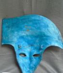 Masque décoratif en terre cuite patinée.