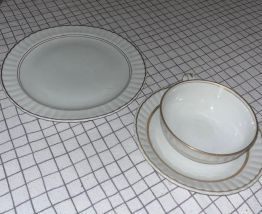 Lot 14 tasses anciennes en porcelaine de Limoges