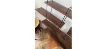 Etagère vintage asymétrique en bois foncé et métal noir