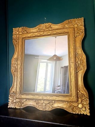 Grand miroir en bois doré 