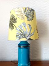 Lampe céramique bleu pieds griffes et abat-jour feuillages