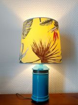 Lampe céramique bleu pieds griffes et abat-jour feuillages