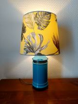 Lampe céramique bleu pieds griffes et abat-jour feuillages