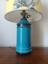 Lampe céramique bleu pieds griffes et abat-jour feuillages