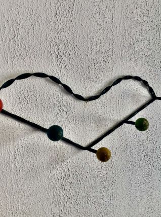 Portemanteau vintage 1960 coeur 5 patères boules bois - 60 c