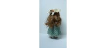 Poupée de porcelaine N°1 robe bleue fleurie