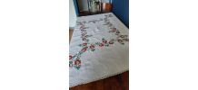 Nappe vintage, brodée main , très belle et élégante