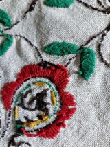 Nappe vintage, brodée main , très belle et élégante
