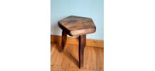 Tabouret tripode en bois brutaliste 