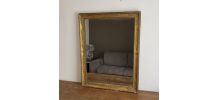 Miroir doré fin 19ème avec décor. 100x80.