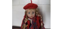  poupée porcelaine - tenue hiver couleur rouge