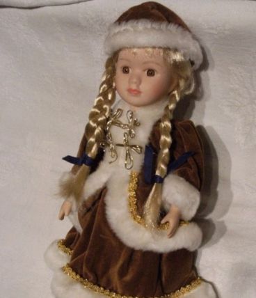 poupée porcelaine - tenue hivernale