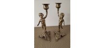 Paire de bougeoirs vintage en laiton sculpté.