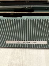 Machine à écrire Olivetti Lettera 32 fabriquée en 1965