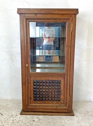 Vitrine brutaliste 1950