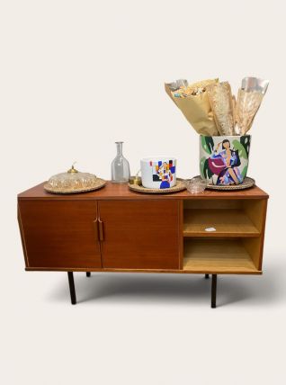 Petite enfilade vintage en bois et  pieds métal noirs.