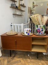Petite enfilade vintage en bois et  pieds métal noirs.