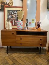 Enfilade vintage petit format pieds métalliques noirs 