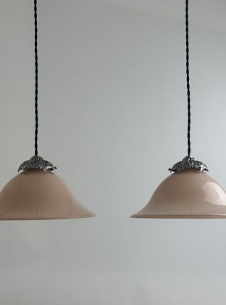 PAIRE D’ANCIENNES SUSPENSIONS CONIQUES EN OPALINE ROSE 