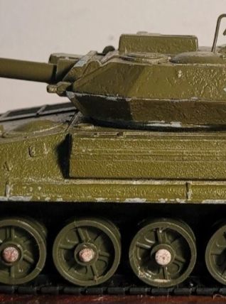 Char/ tank Alvis scorpion/ Striker Dinky toys