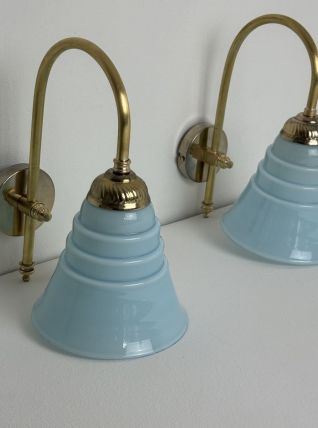  PAIRE D’ANCIENNES APPLIQUES EN OPALINE BLEUE VINTAGE