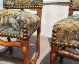 2 chaises Style Louis XIII pieds os de mouton