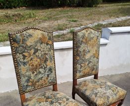 2 chaises Style Louis XIII pieds os de mouton