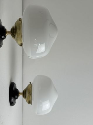 PAIRE D’ANCIENNES APPLIQUES EN OPALINE VINTAGE