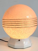 Lampe Art Déco Globe en verre moucheté rose et socle en céra