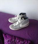Nike blazer grises 