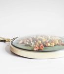 cadre rond bombé vintage à fleurs