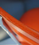 Chaise simili cuir orange vintage
