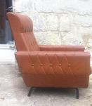 Paire de fauteuils de salon en  skaï marron - années 1960