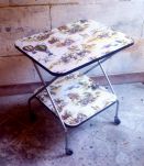 Table d'appoint - formica impression voitures anciennes 1960