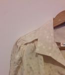 chemsisier blanc à pois irisés