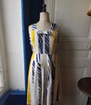 Robe midi vintage blanche à motifs jaunes et bleus