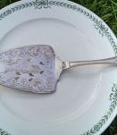 Assiette sur piédouche