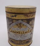 Trio d'anciennes boîtes jaunes