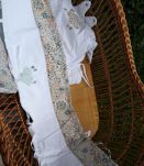 Beceau en osier a roulette 