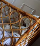 Très joli lit d'enfant en rotin - vintage 