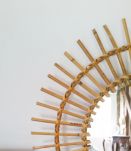 Grand miroir soleil rotin années 60