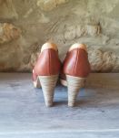 belle chaussure rétro vintage en cuir 