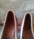 belle chaussure rétro vintage en cuir 